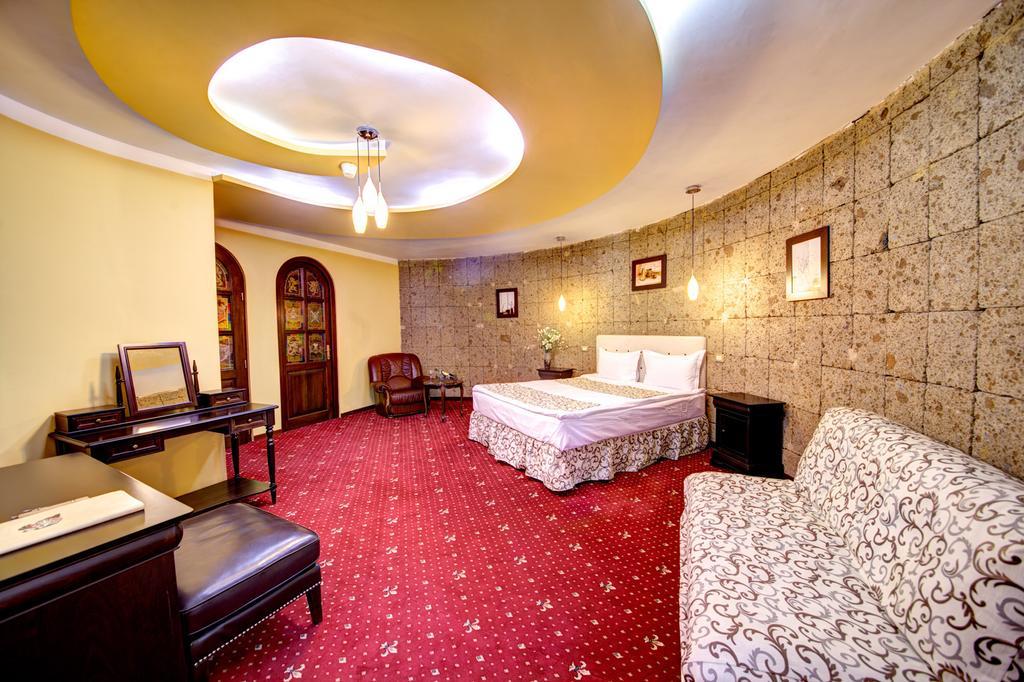 Deluxe Double or Twin Room,690351708:JPEG